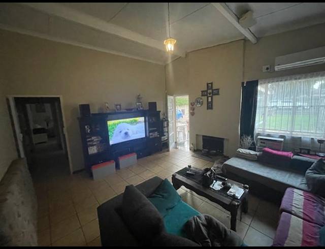 3 BEDROOM PROPERTY TO RENT IN BONAERO PARK